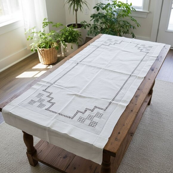 Vintage White Linen Table Runner Cutwork Design 33" x 17"  Cottage Farmhouse - Picture 1 of 9